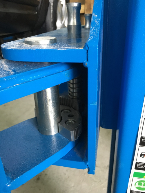 Подъемник эл/гидравлический 2-х ст. 4,5 т.нижняя синхрониз.